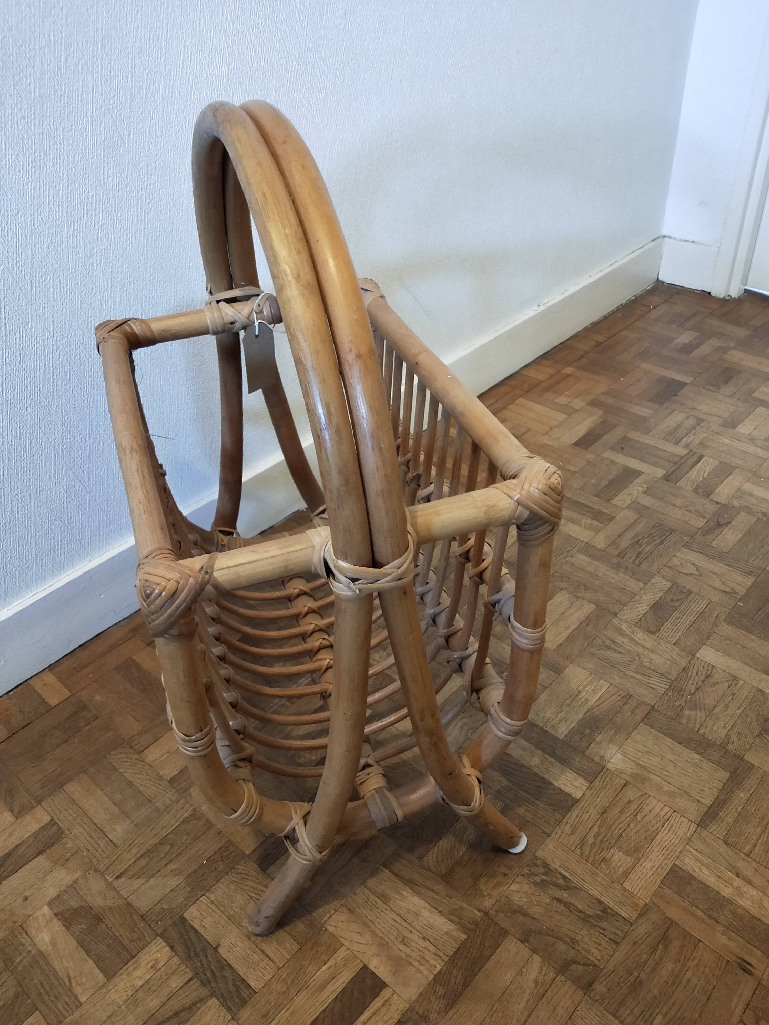 Rattan magazines rack
