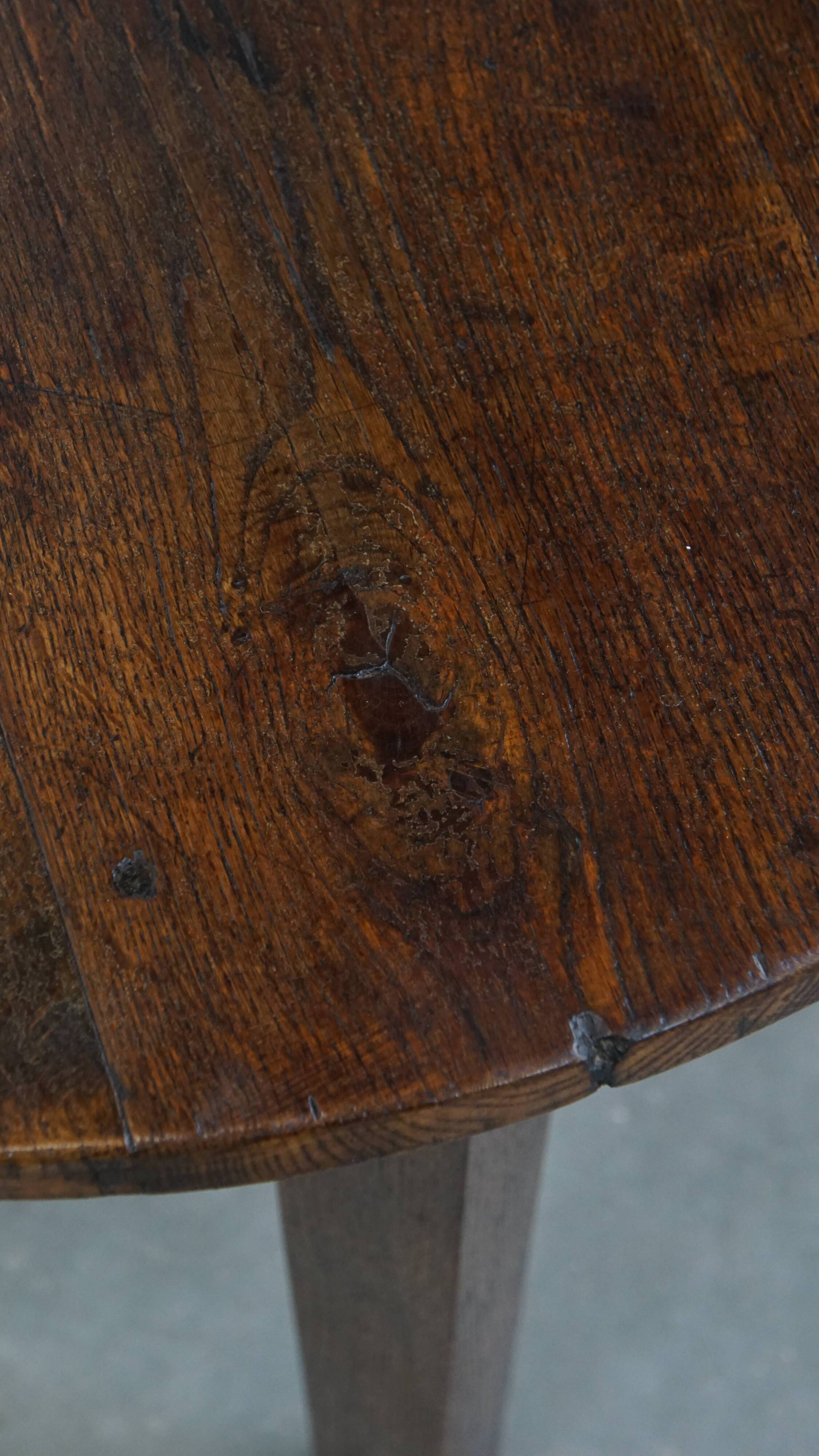 Table d'appoint anglaise ancienne de la fin du XIXe siècle en chêne