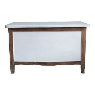 Chest bench