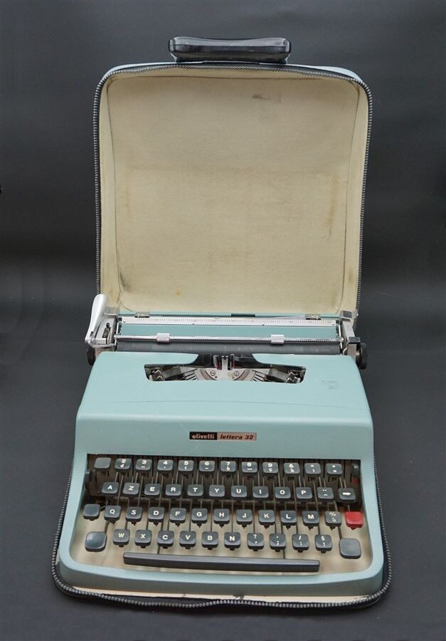 Lettera 32 typewriter