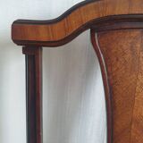 2 chaises anciennes de style classique en bois et ornements en bronze