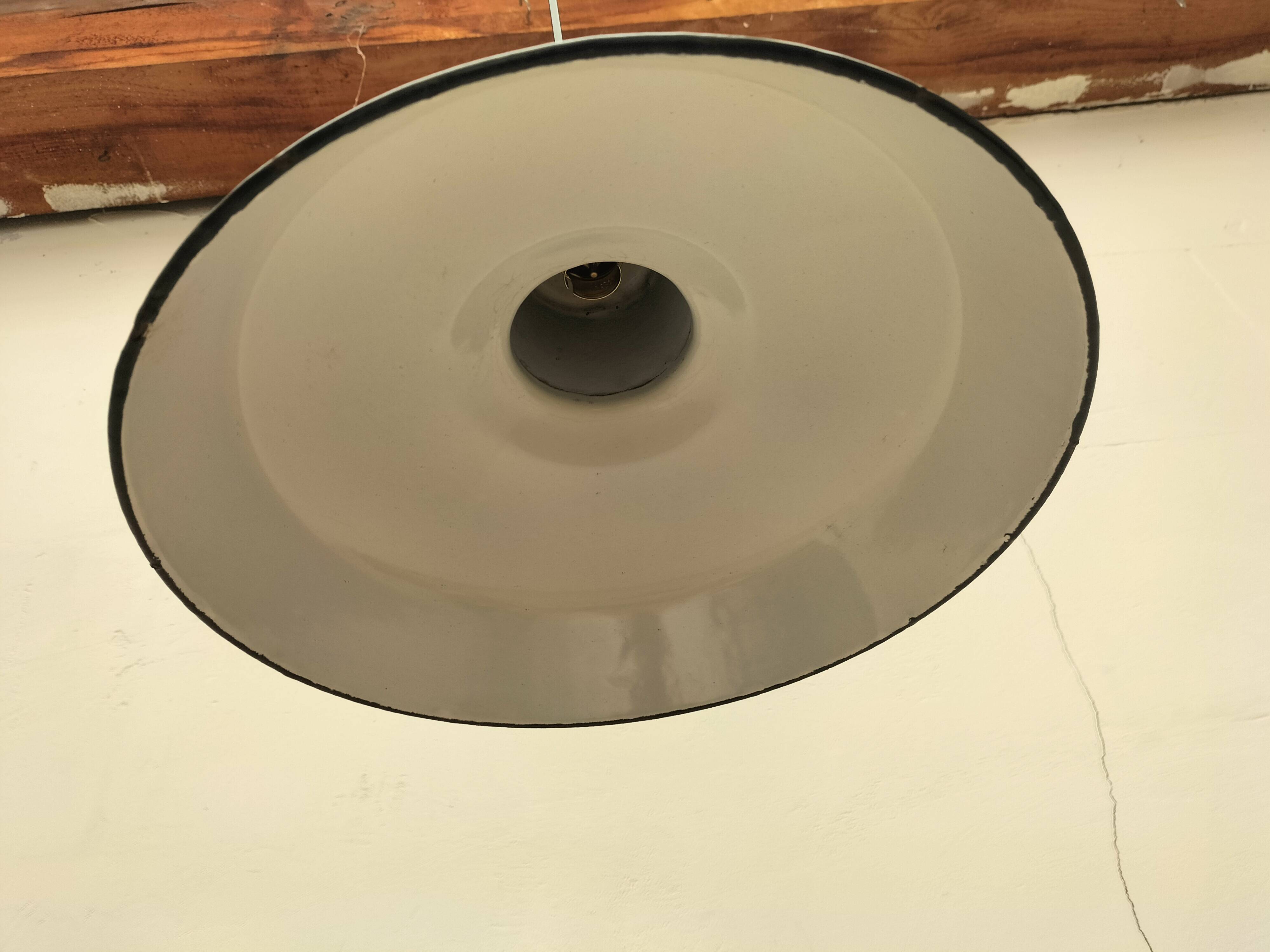 Enamelled sheet metal suspension