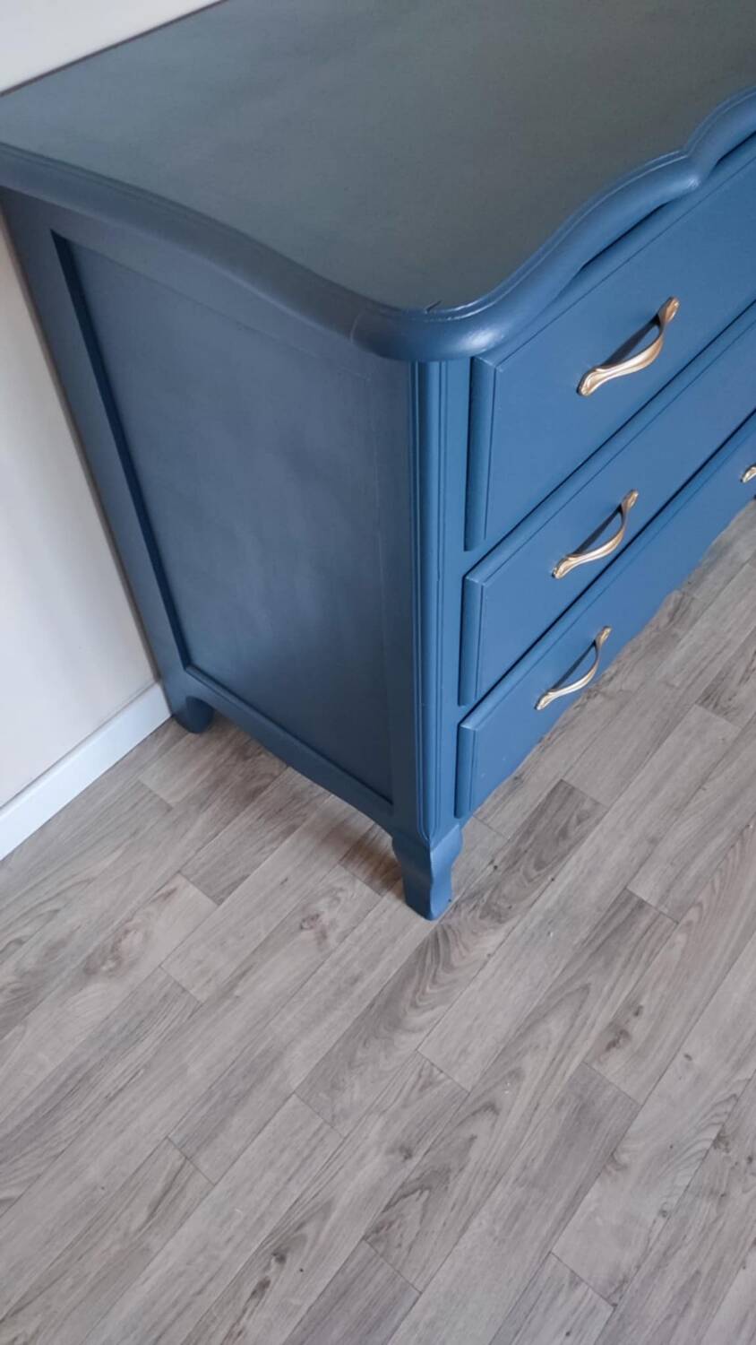 Chest of drawers in solid oak painted blue