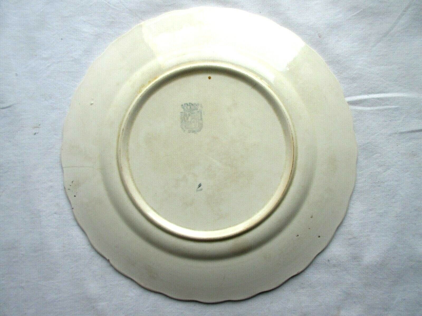 Polychrome dessert plate signed onnaing, birds, butterflies and flowers