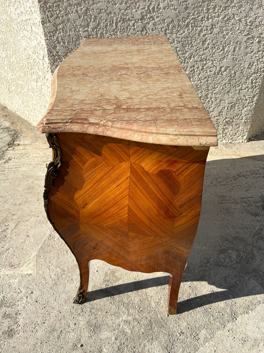 Rosewood chest of drawers