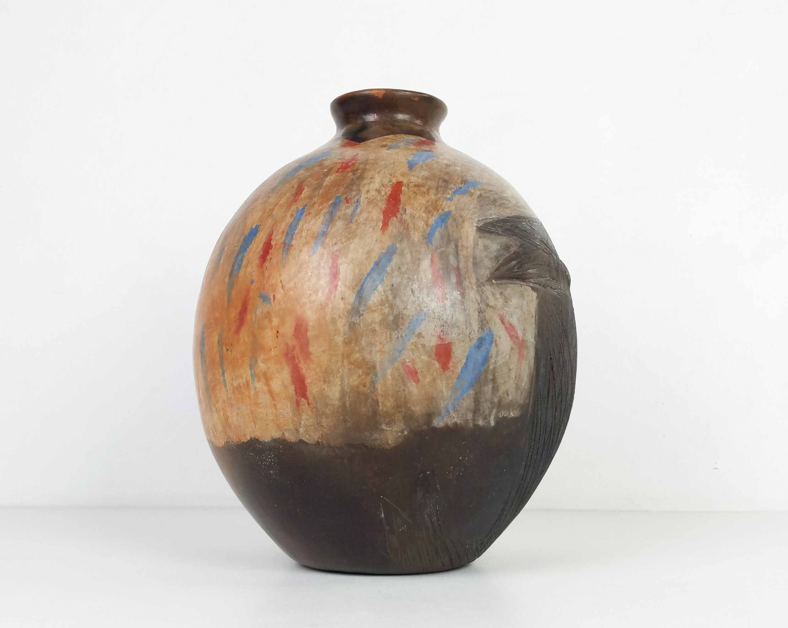 Vase ovoïde en terre cuite péruvienne de style Mochica, signe vicente ramirez 1989