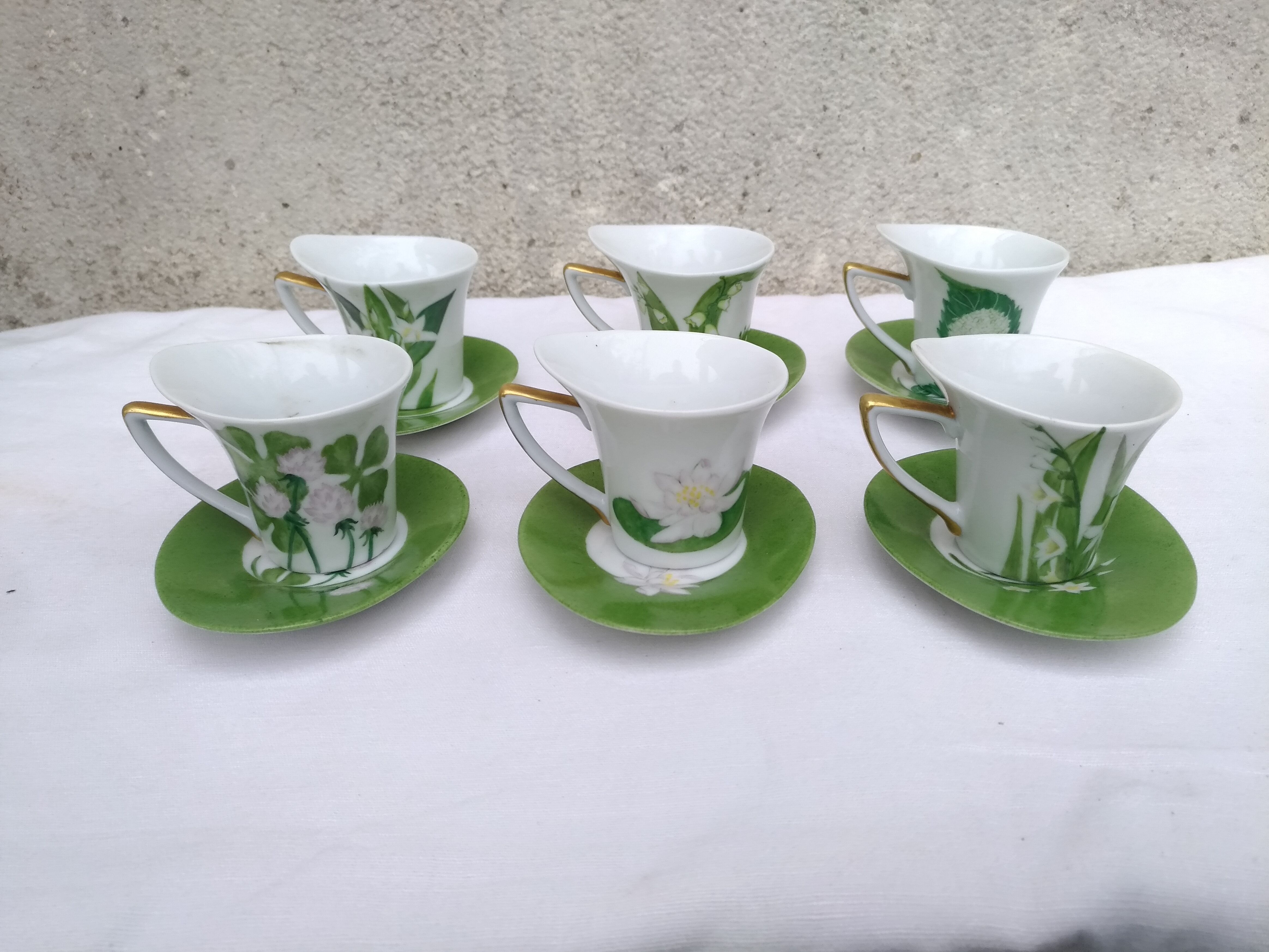 6 Tasse a café en porcelaine blanche a decor floral