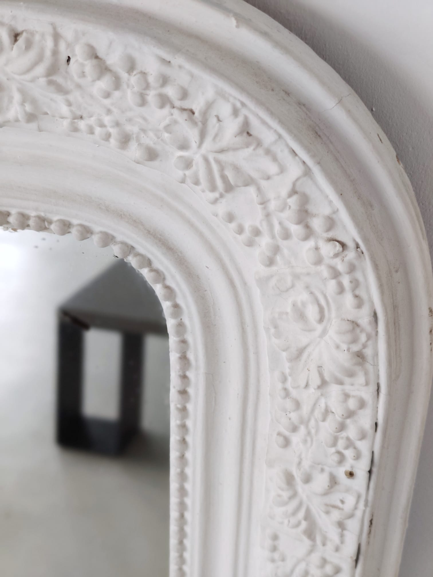 White lacquered wood mirror