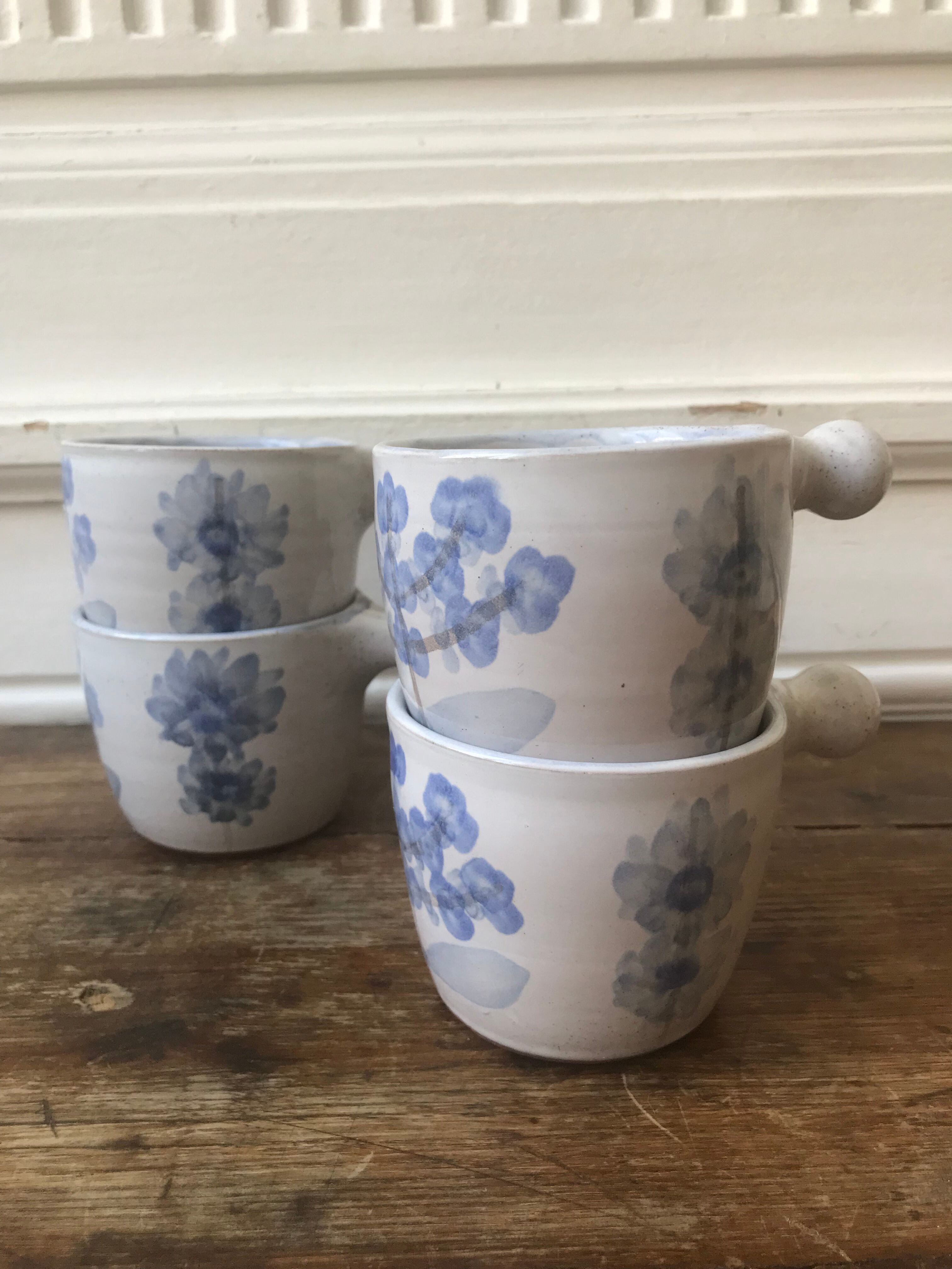 Set of 4 vintage cups