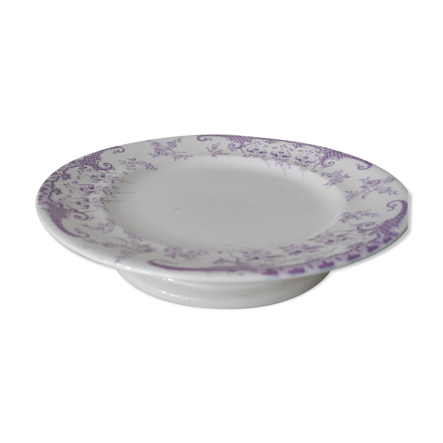 Presentation plate on foot shower
