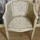 Fauteuil de bureau de style Louis XVI en bois laqué, cannage et tissu