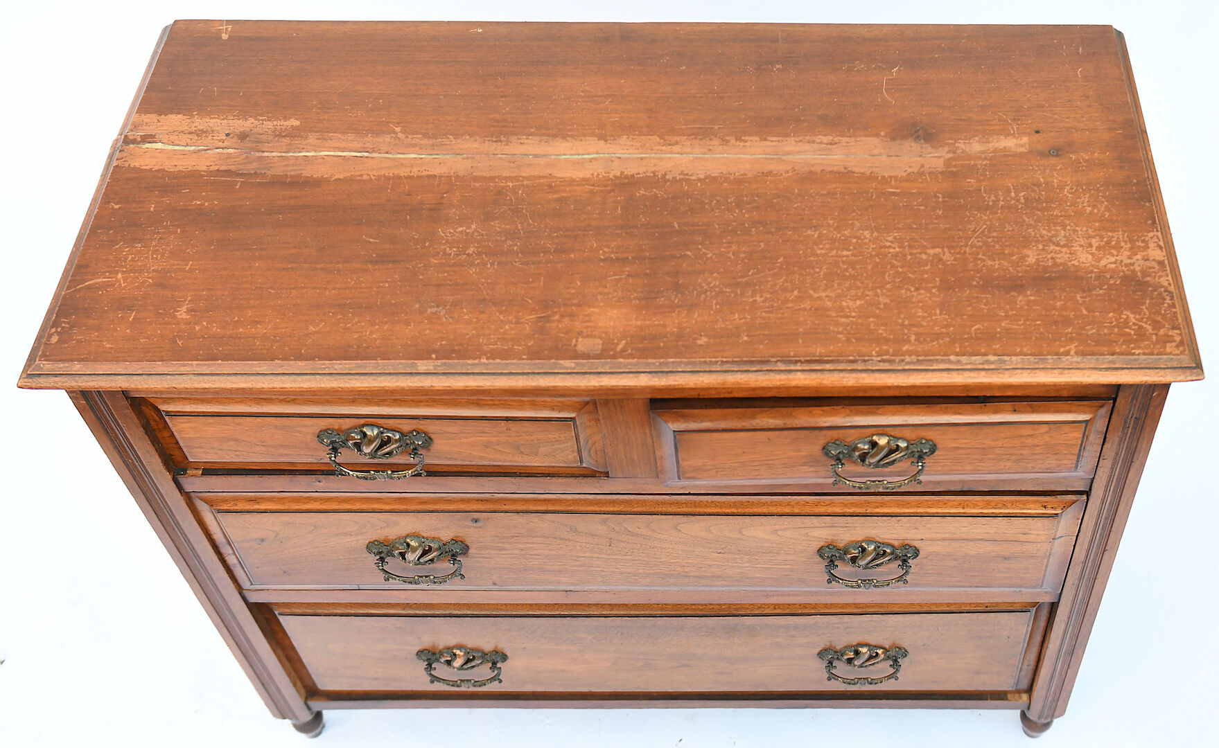 Commode en bois naturel