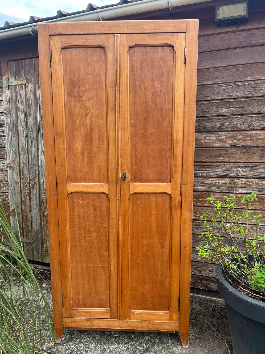 Armoire en bois vintage à deux p