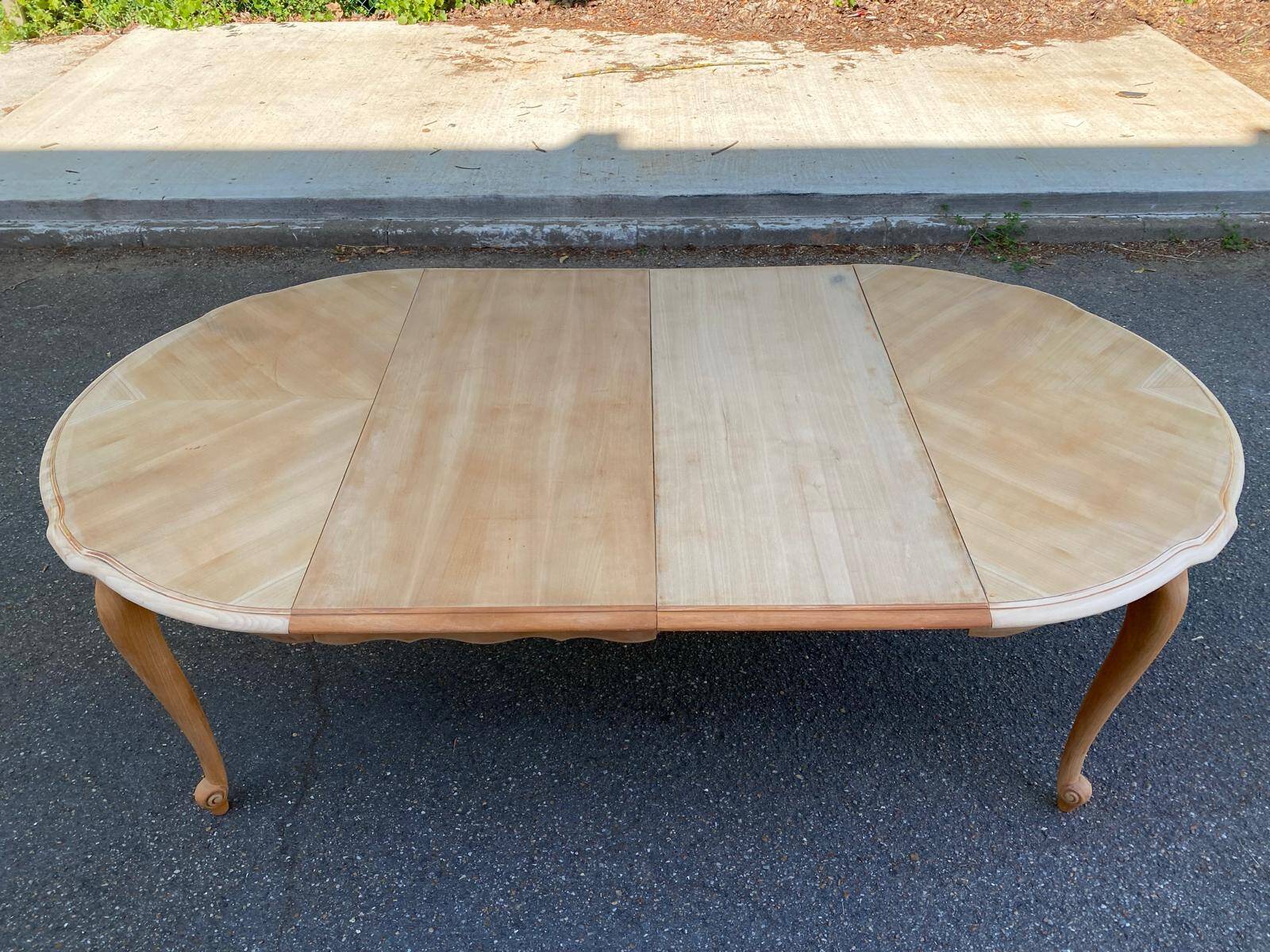Renovated Louis XV extendable round dining table 205cm