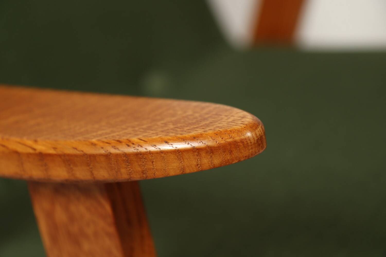 Fauteuil vintage moderne chêne clair vert royal 1962 design par Chierowski