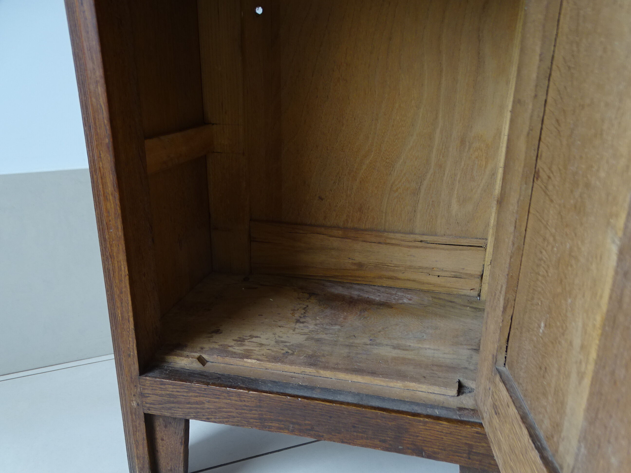 Showcase sideboard art deco in solid oak