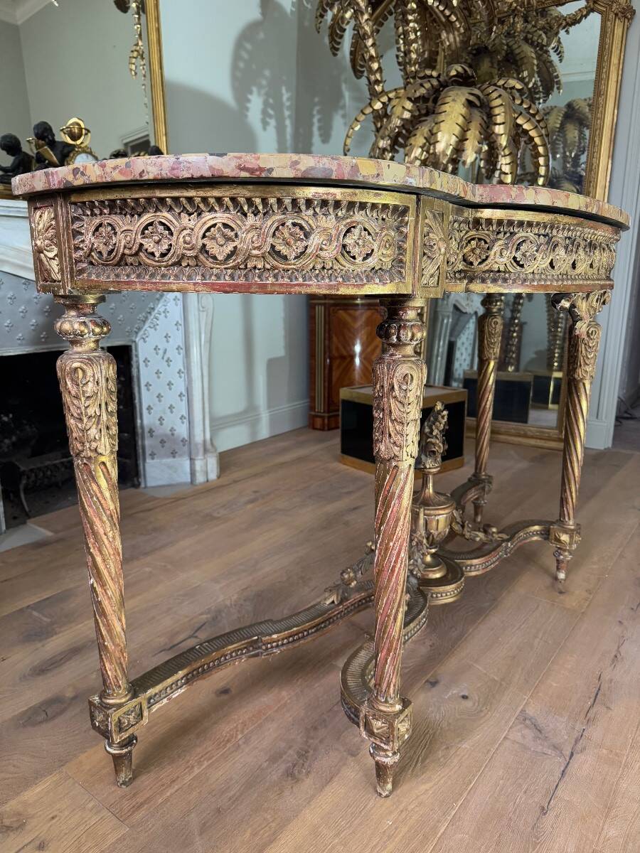Console with 4 legs from the end of the 19th century in gilded wood in the Louis XVI style.