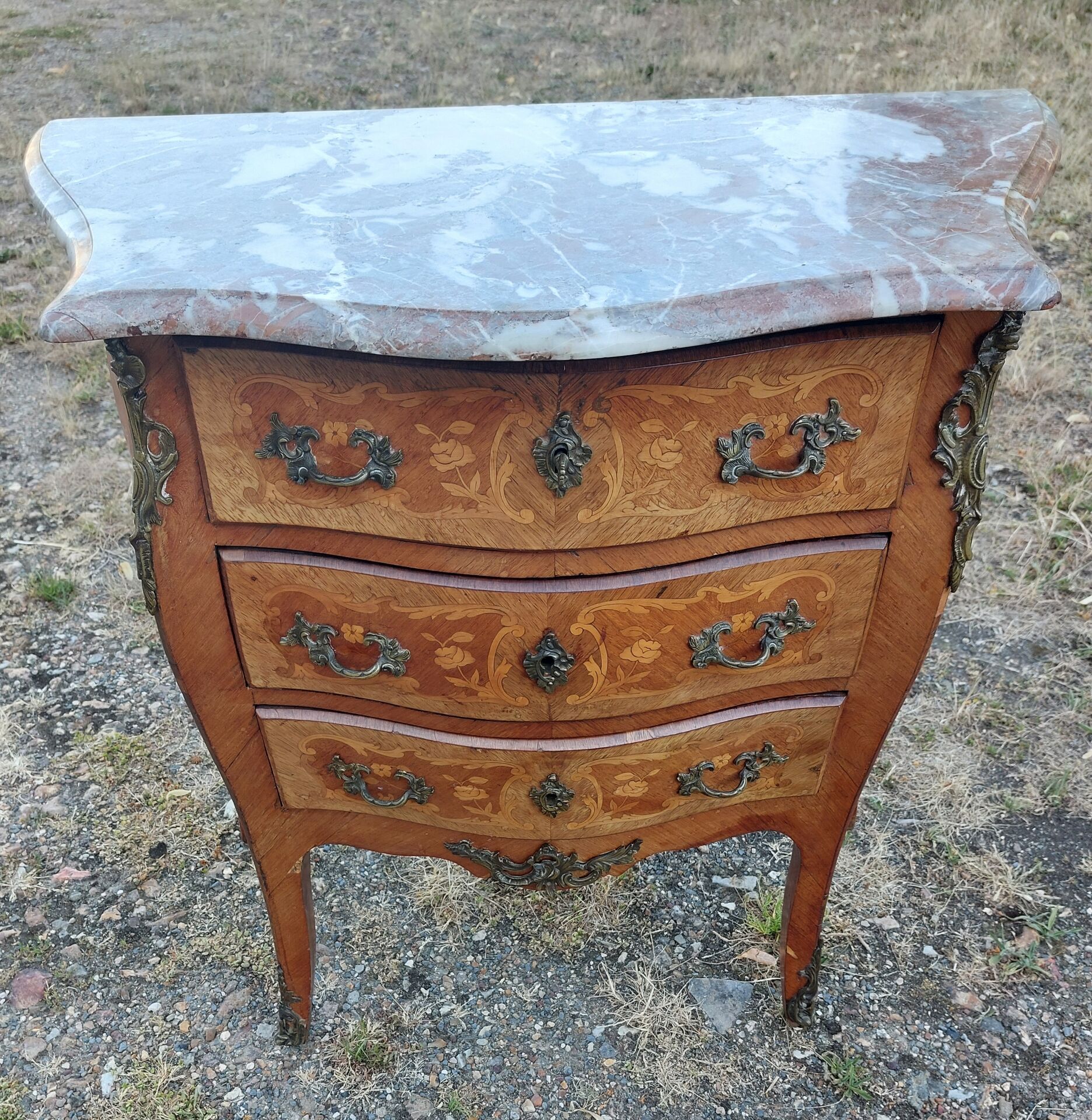 Curved commode in rosewood, Louis XV style.