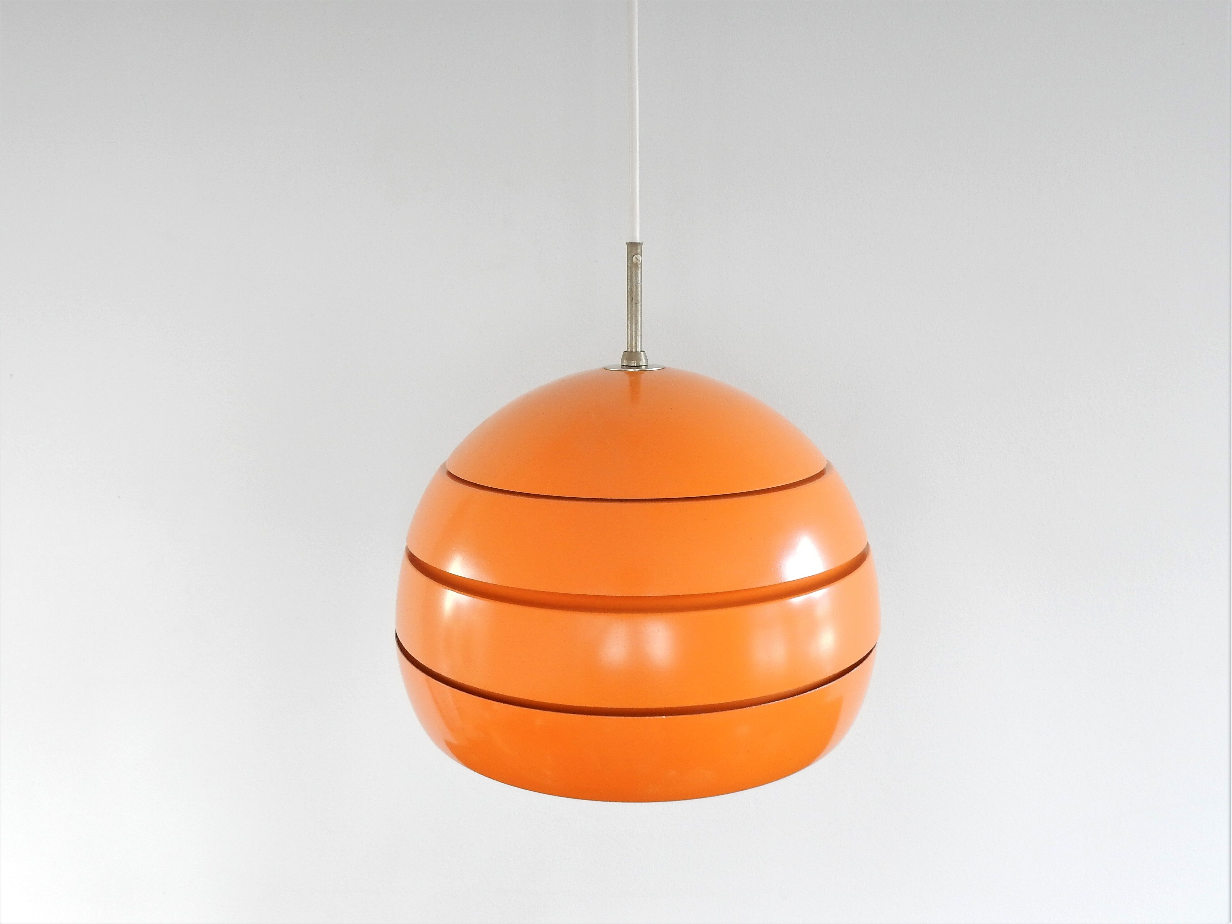Suspension en métal orange et verre vintage, années 1970