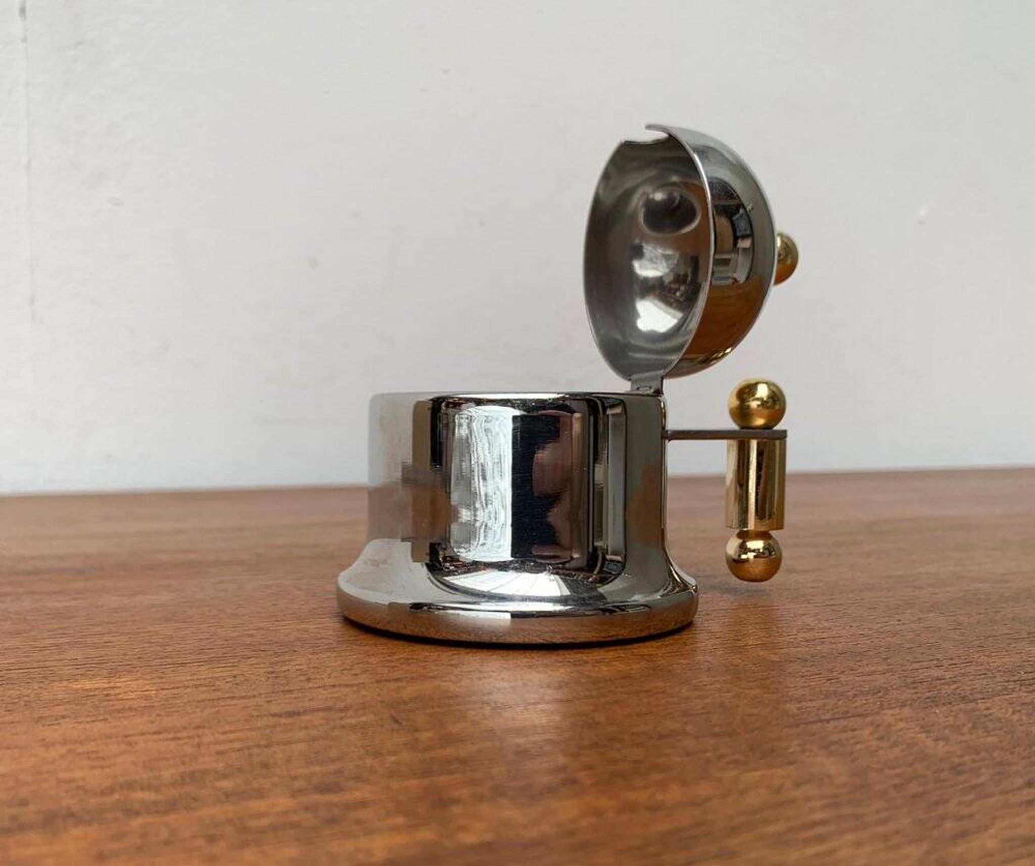 Sugar bowl from the Kontessa series, Italian postmodern design by Vev Vigano, 1980s.