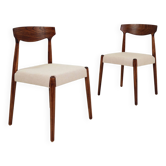 Set of two dining chairs in Scandinavian design.