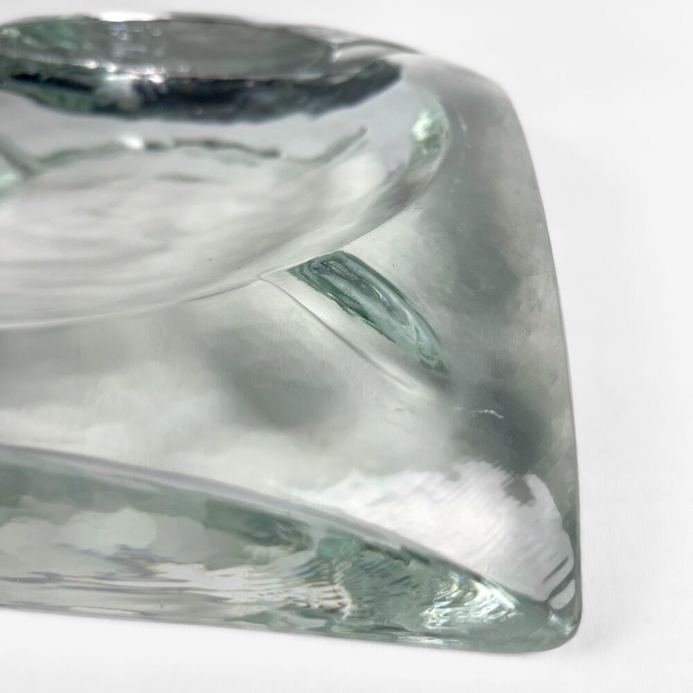 Ashtray in thick pleated glass