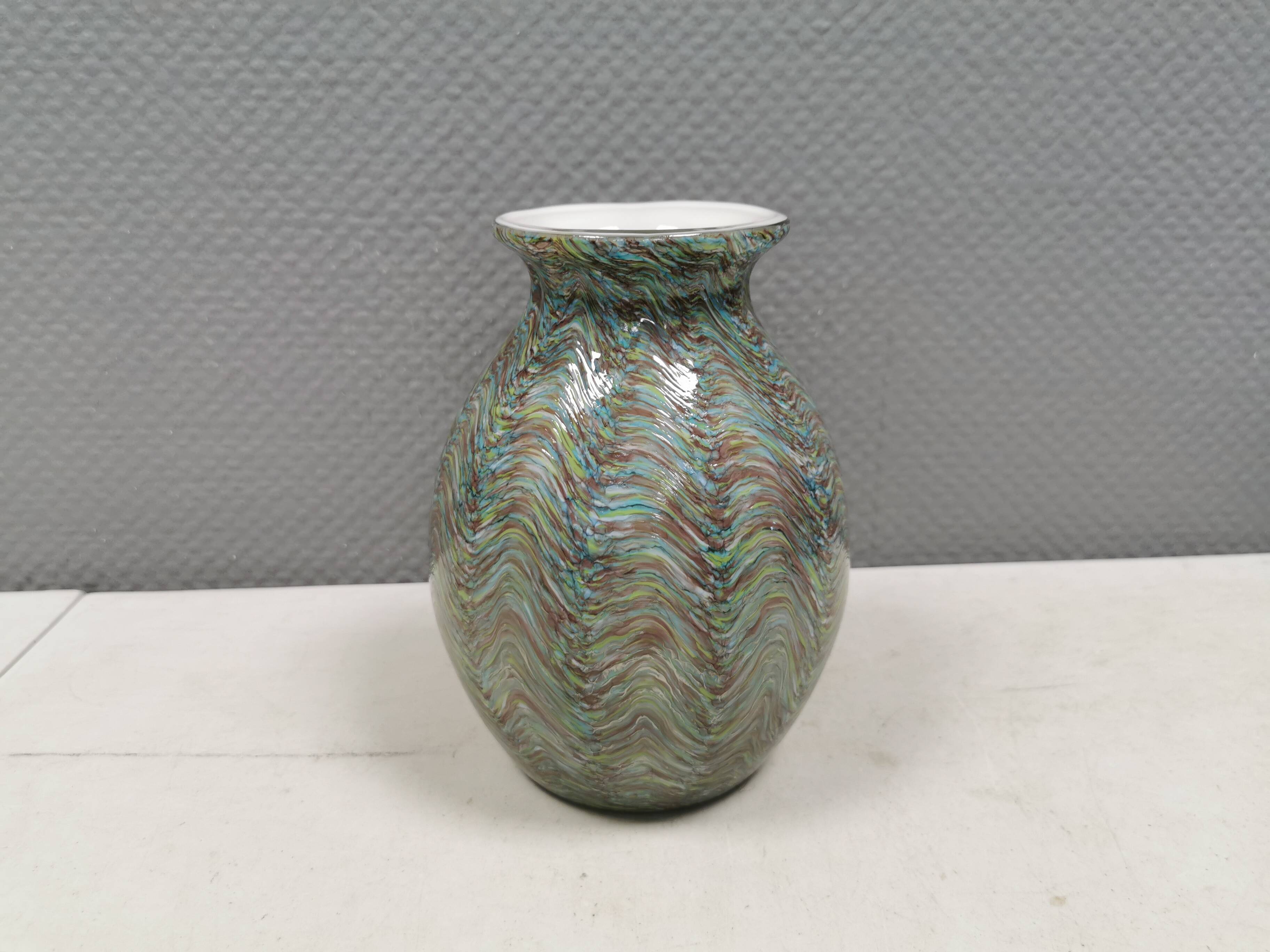 Vase magnifique en 3 couches de verre.