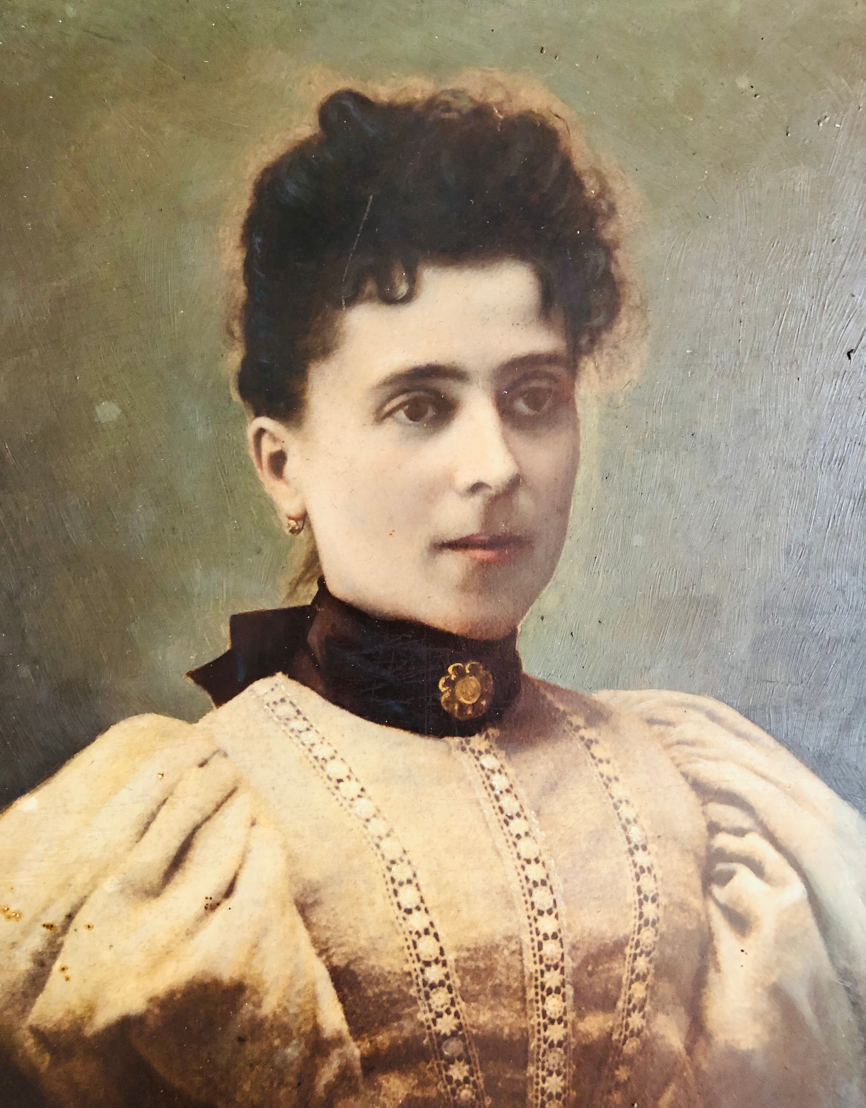 Table: Portrait of a young woman