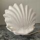 Vintage shell lamp in ceramic and opaline.