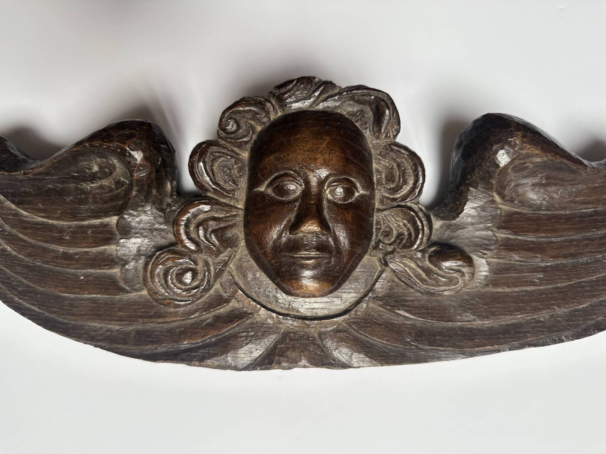 Ancient fronton cherub angel in carved wood 18th-19th century