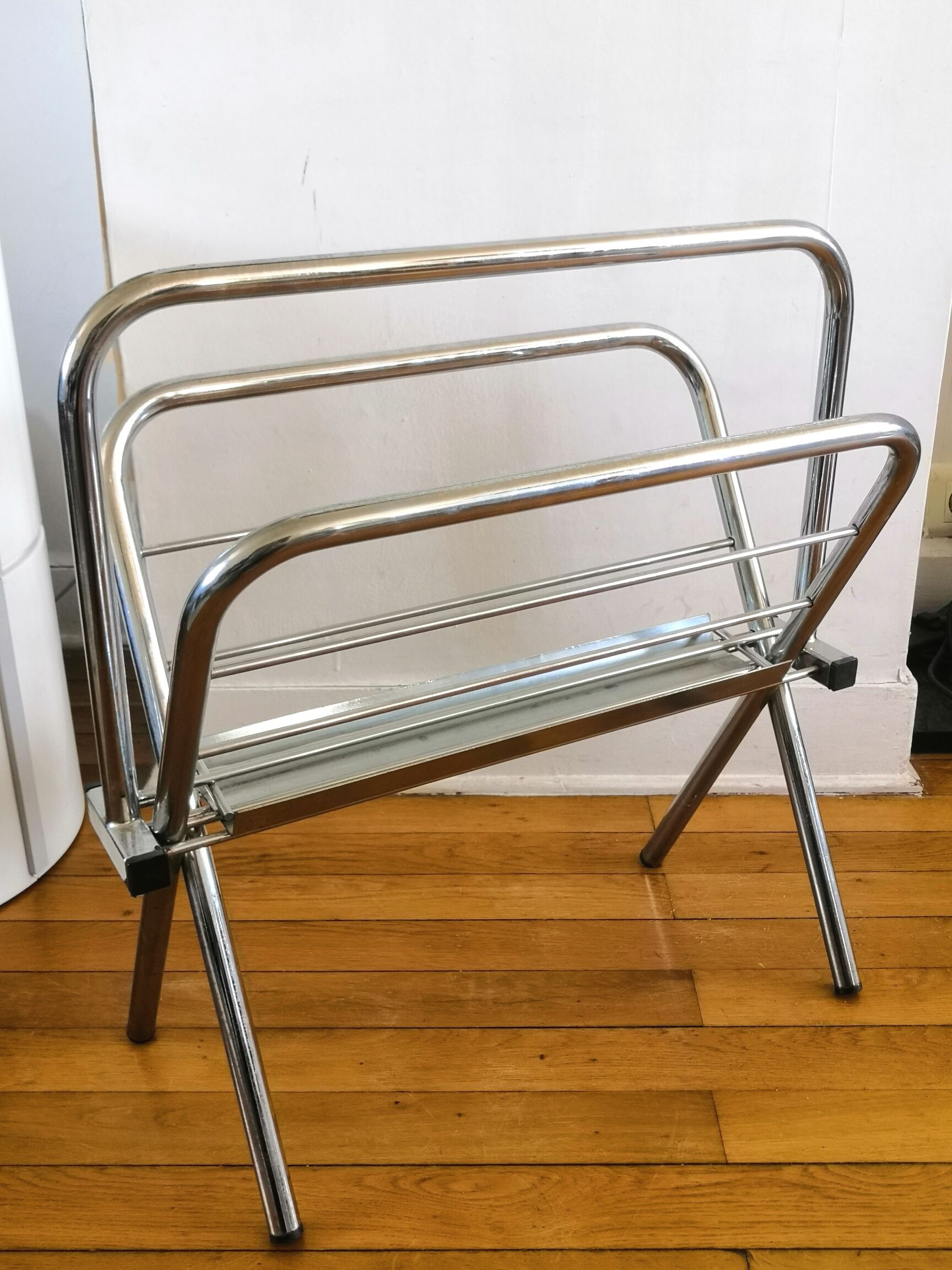 Porte revue vintage chromé pliant années 70
