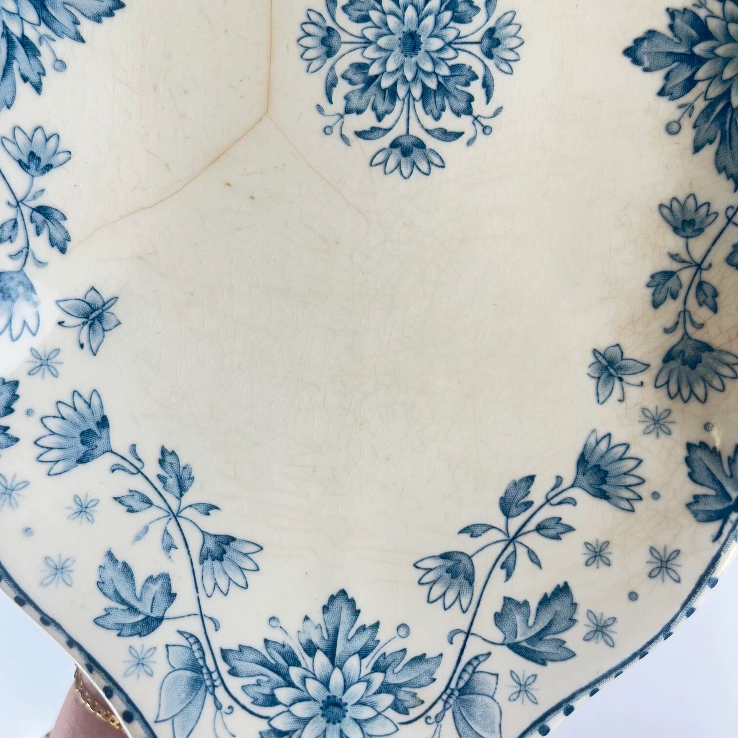 Plate model "Estrées", by U&C Sarreguemines, blue, 1900