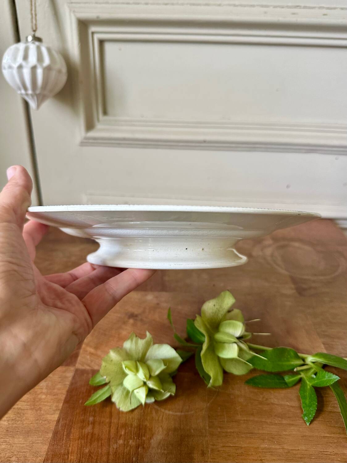 Small round dish on foot