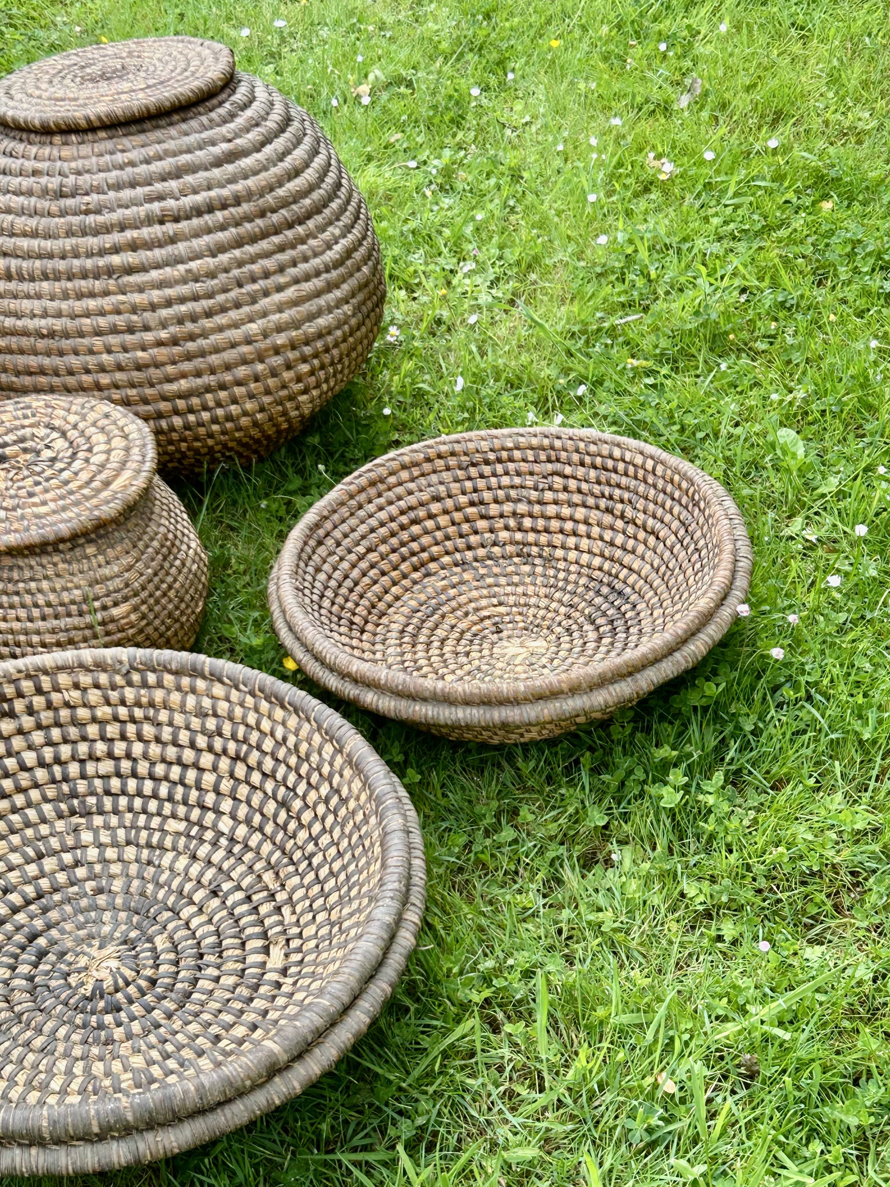 Vannerie, paniers couverts et panières  vintage