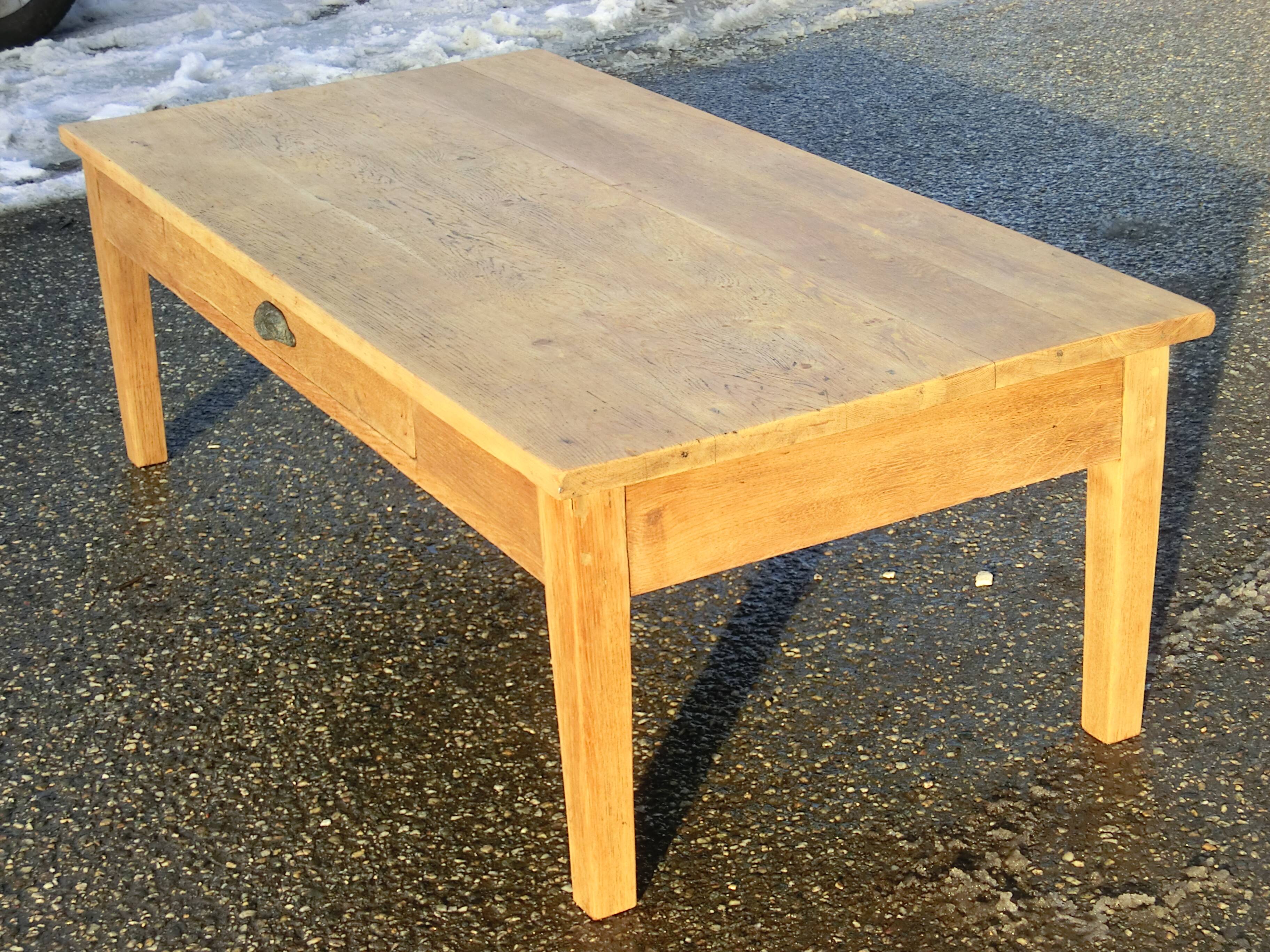 Superbe ancienne table basse de ferme en chêne massif