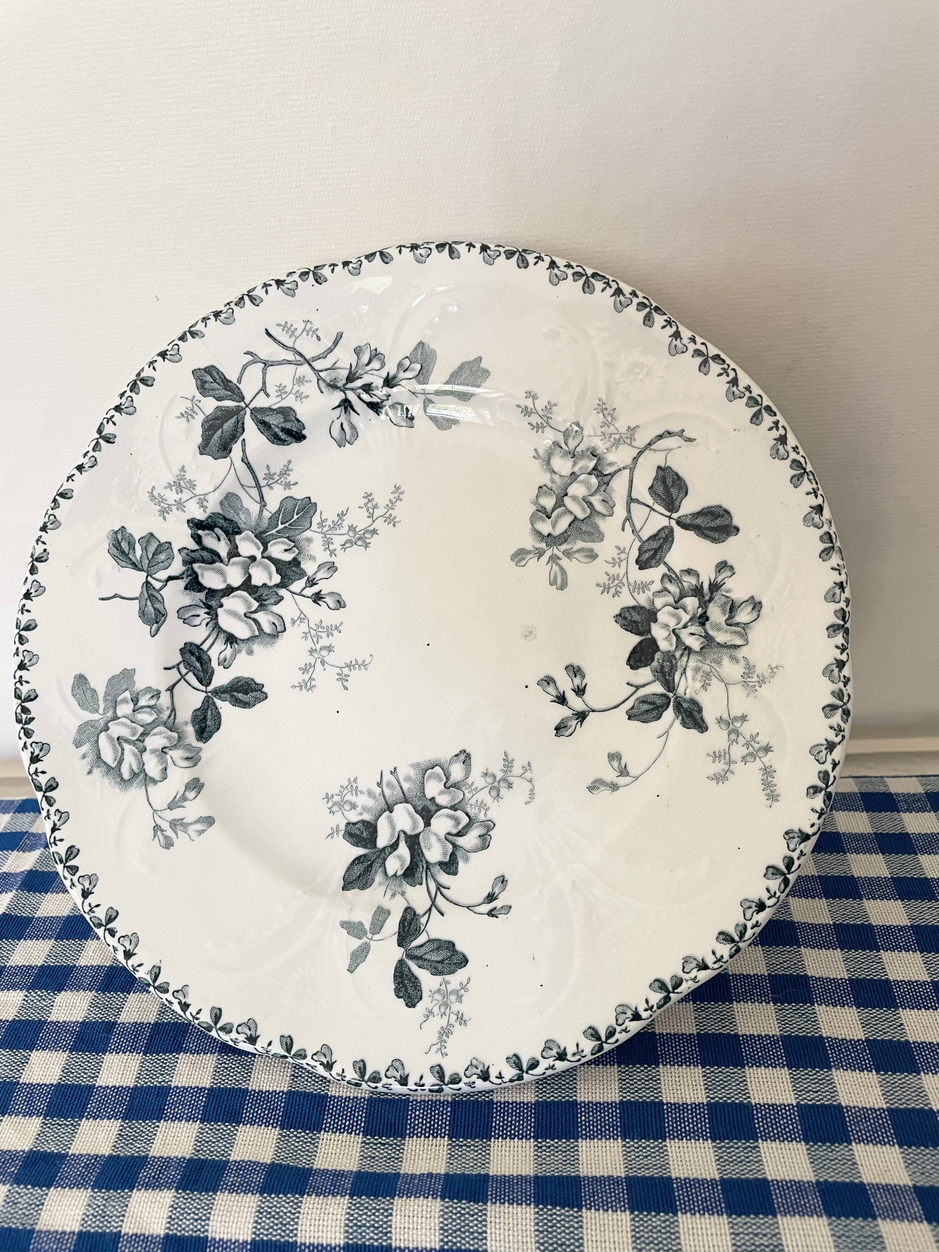 Iron pedestal dish