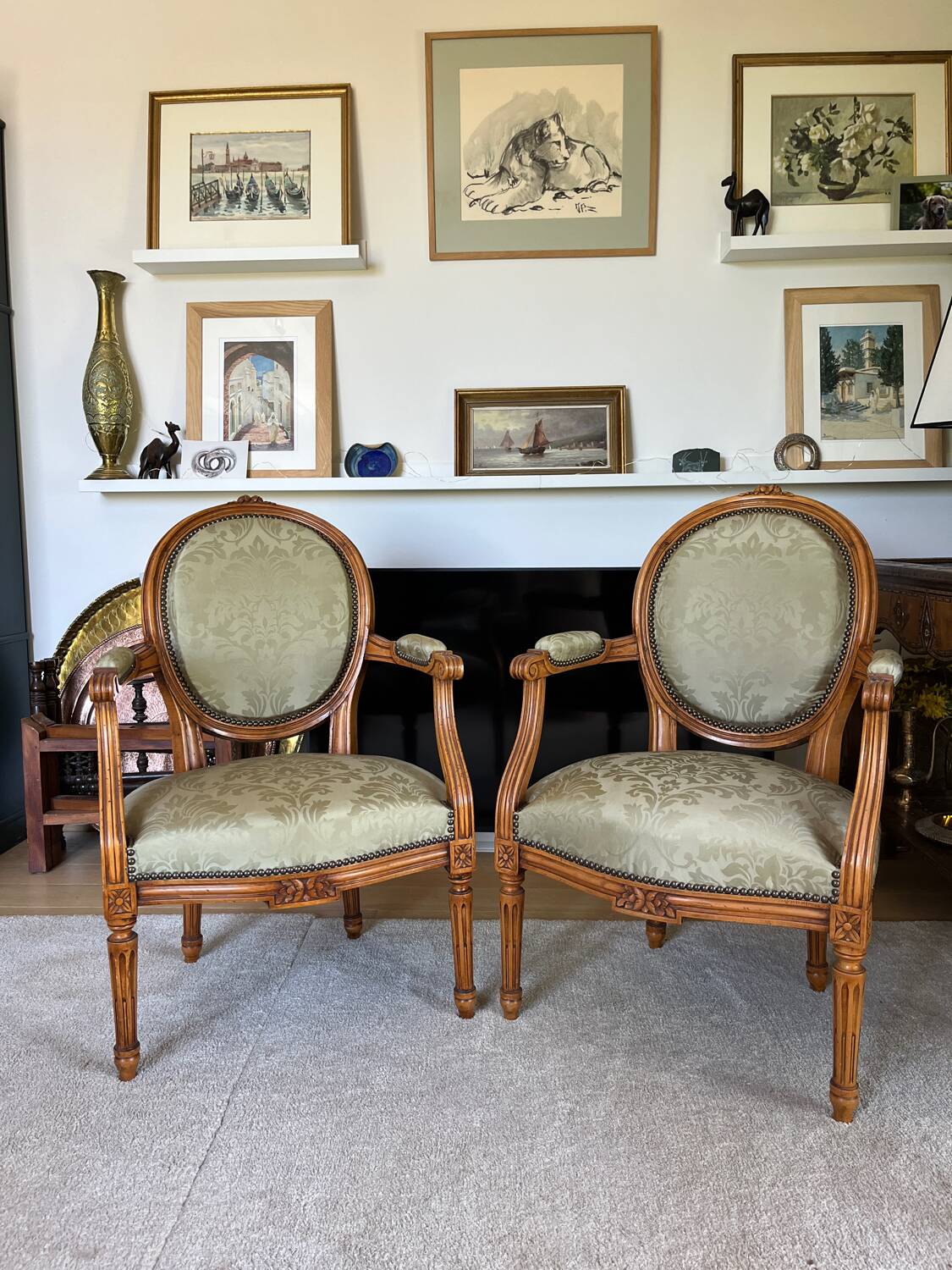 Paire de fauteuils cabriolets style Louis XVI