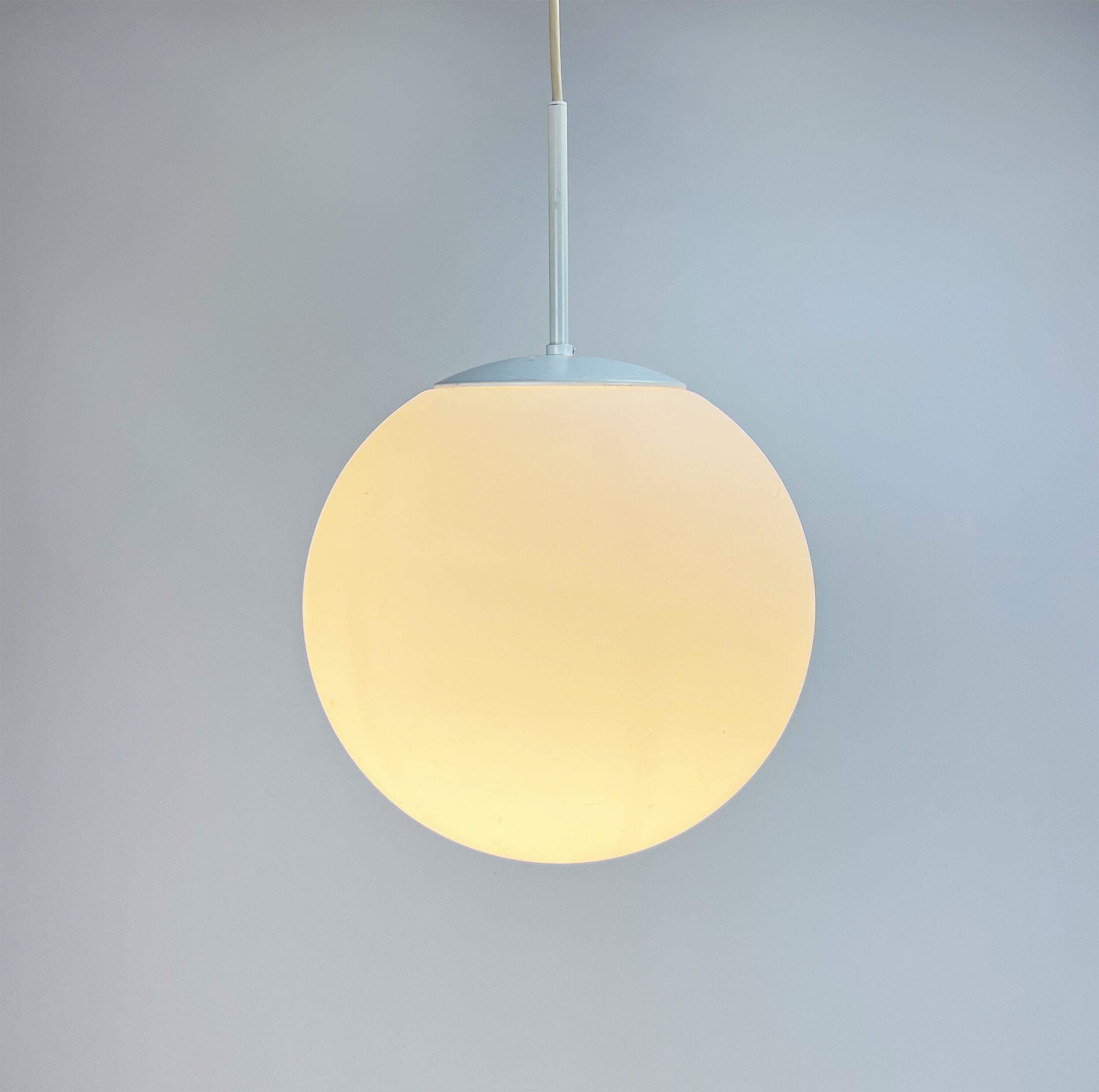 Lampe Bol suspendue du milieu du siècle par Glashutte Limburg, années 1970