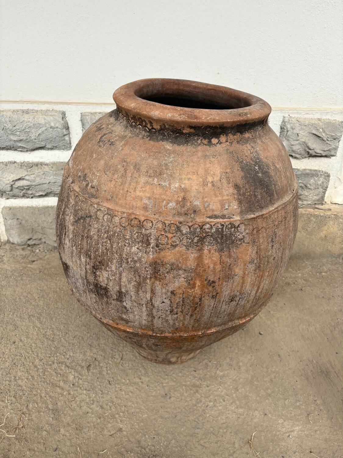 Old oil jar, Spain, Tinaja, 18th century.