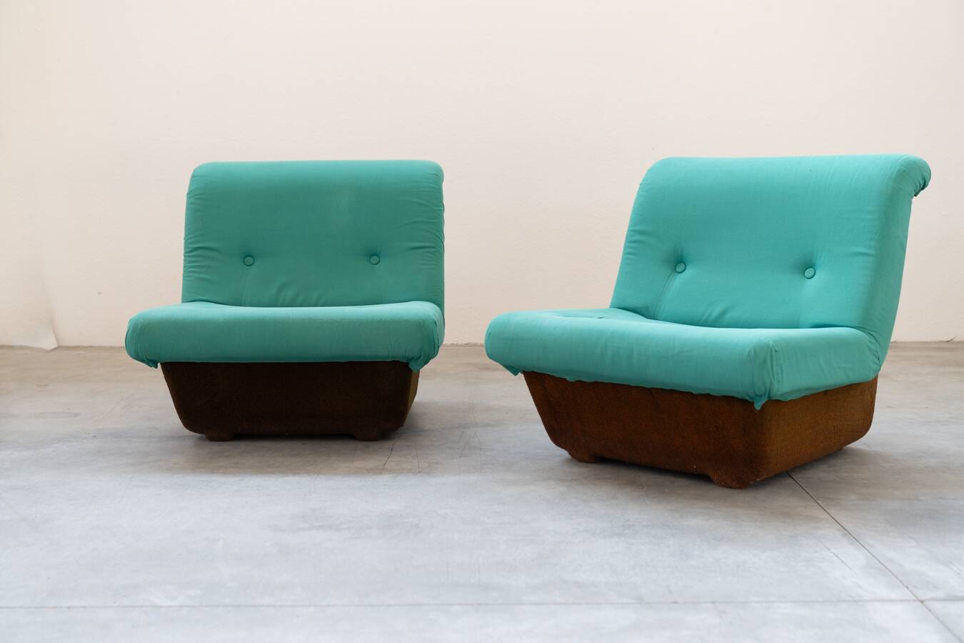 Set of two Lev & Lev armchairs in fabric, removable covers, with fiberglass structure, year