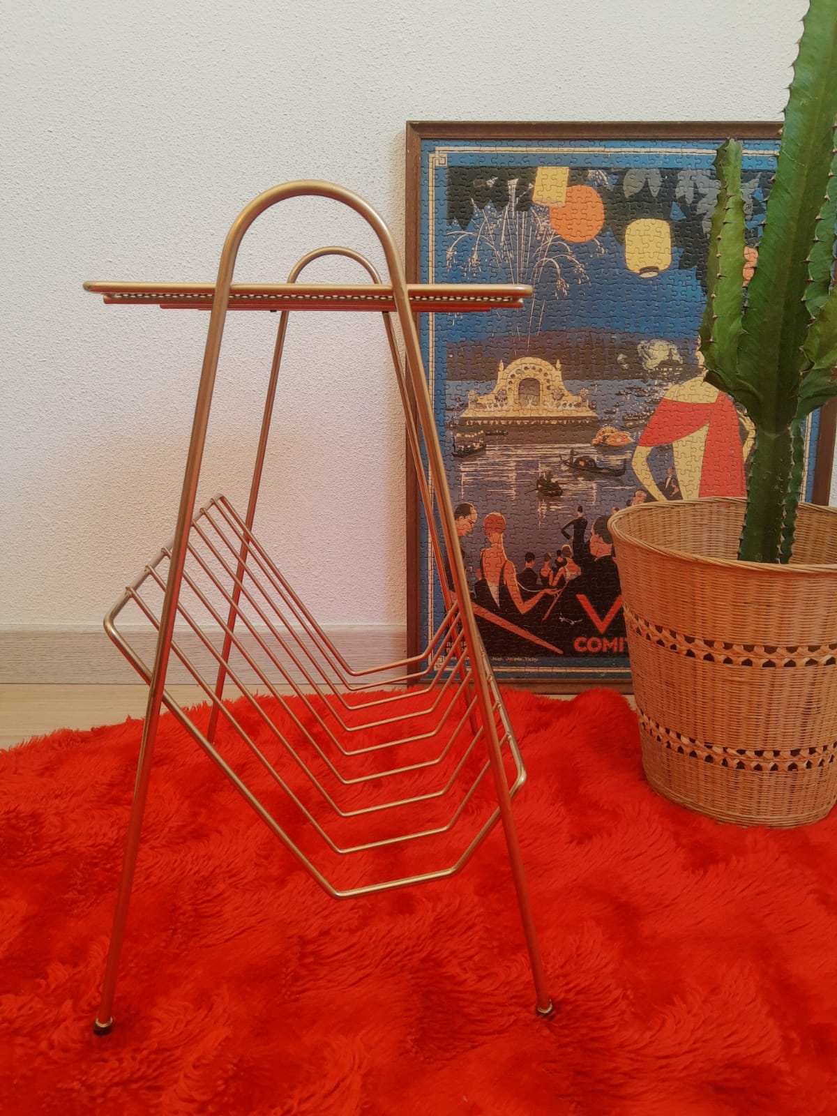 Pedestal table, door magazines in gilded metal years 50 - 60