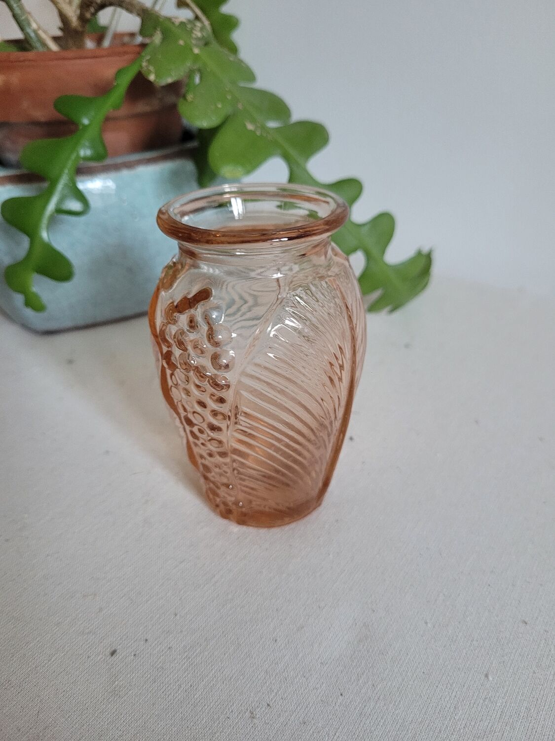 Small pink bulb vase