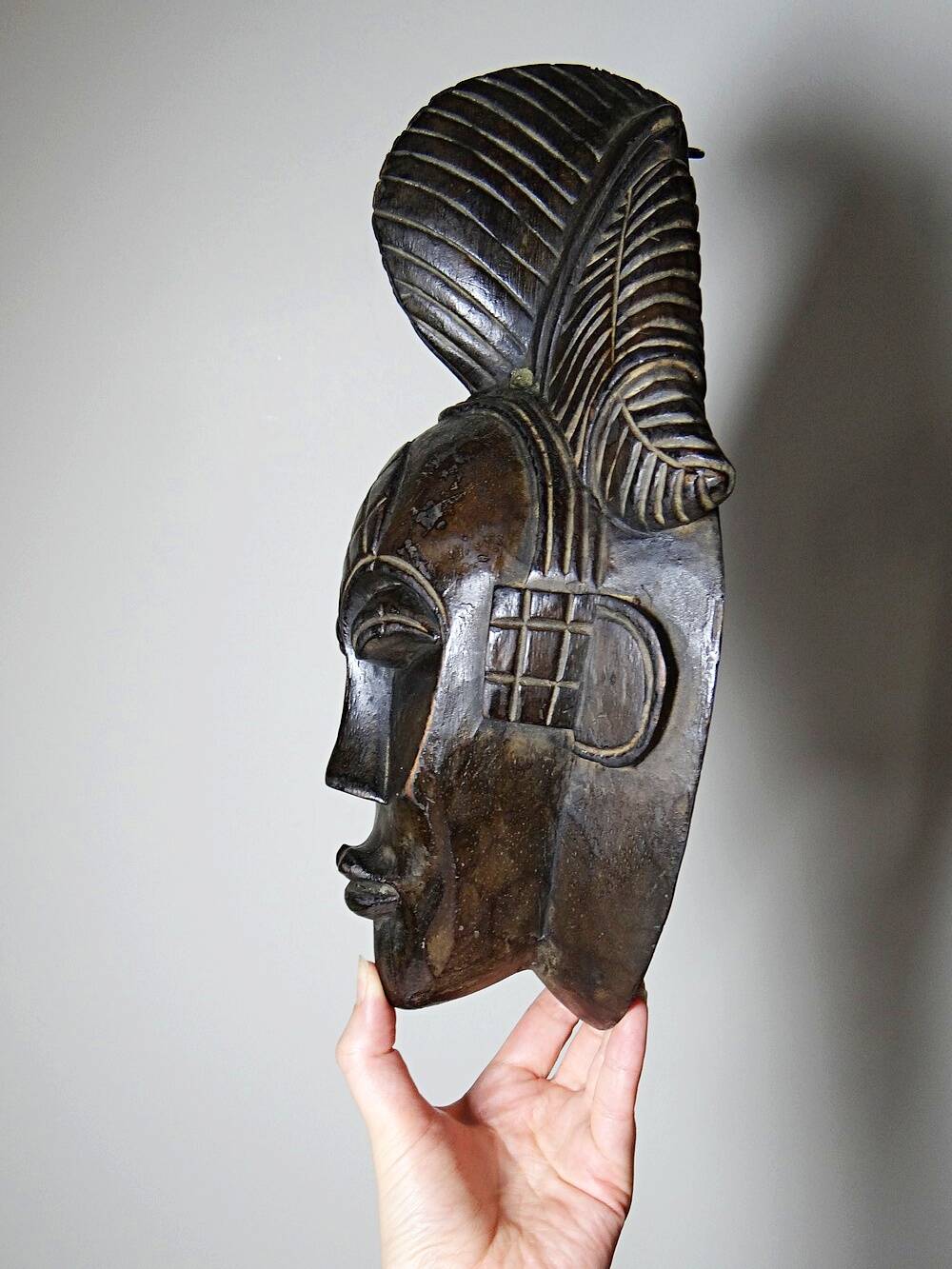 Decorative African wall mask in Punu Tsangui style, carved wood, 20th century.