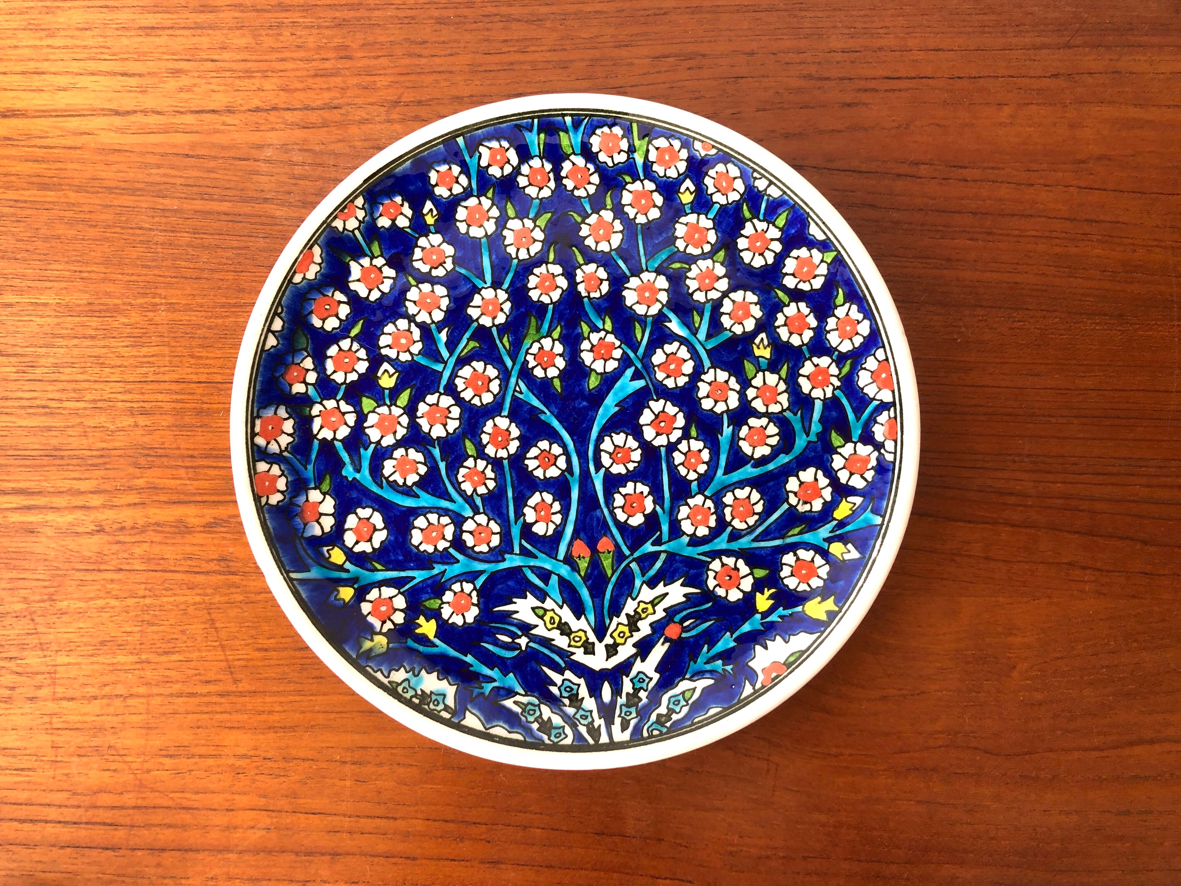 Kutahya collector's plate with Iznik Ottoman motifs