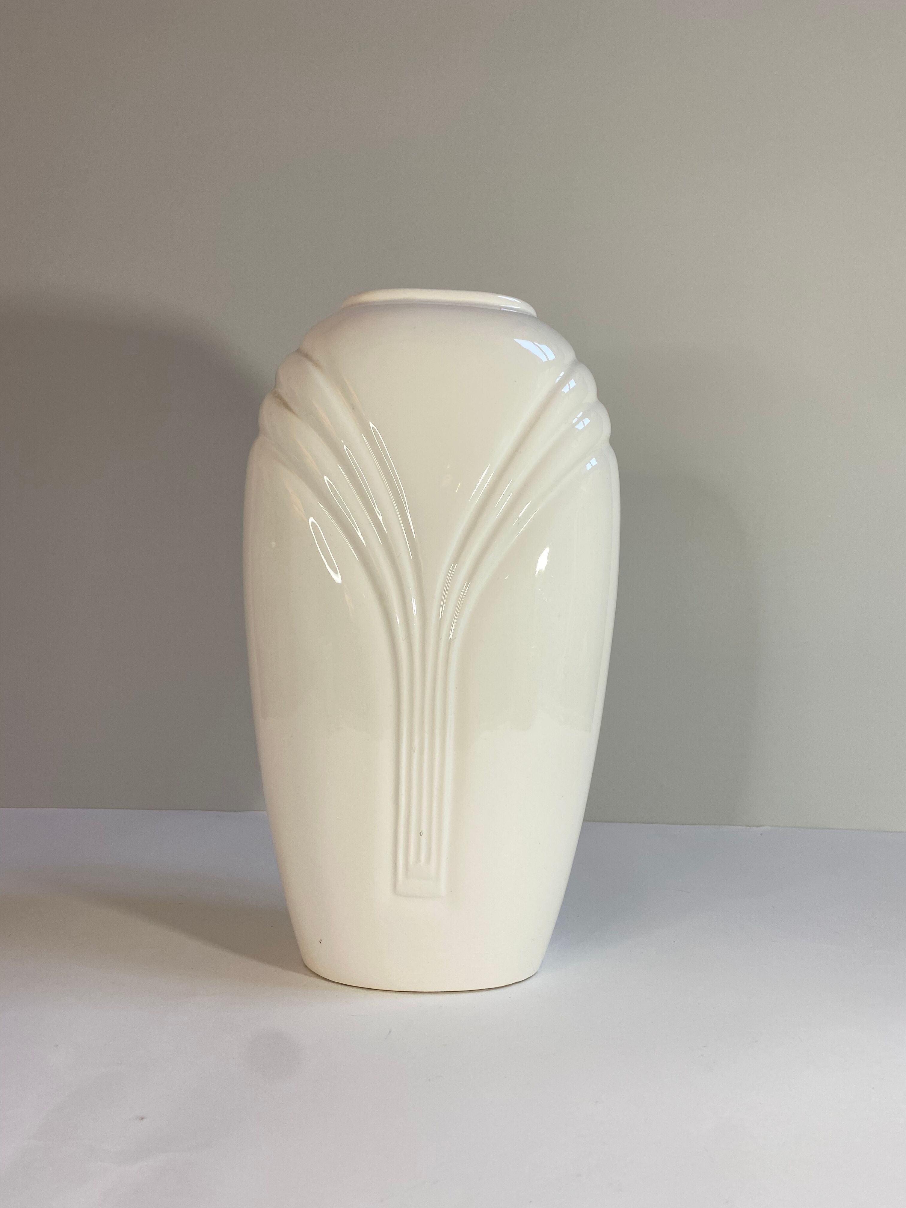 Vase style art deco