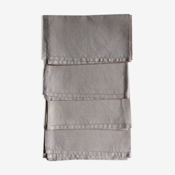 Lot de quatre serviettes de table anciennes en pur lin lavé teintées en meringue