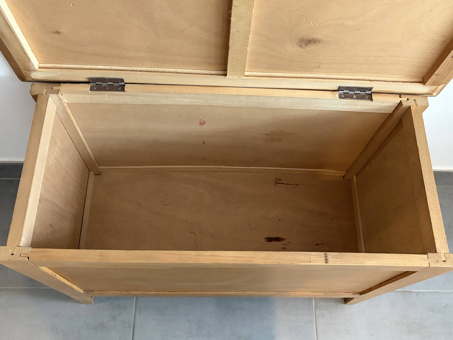 Vintage toy chest La Samaritaine