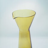 Carafe en verre jaune scandinave