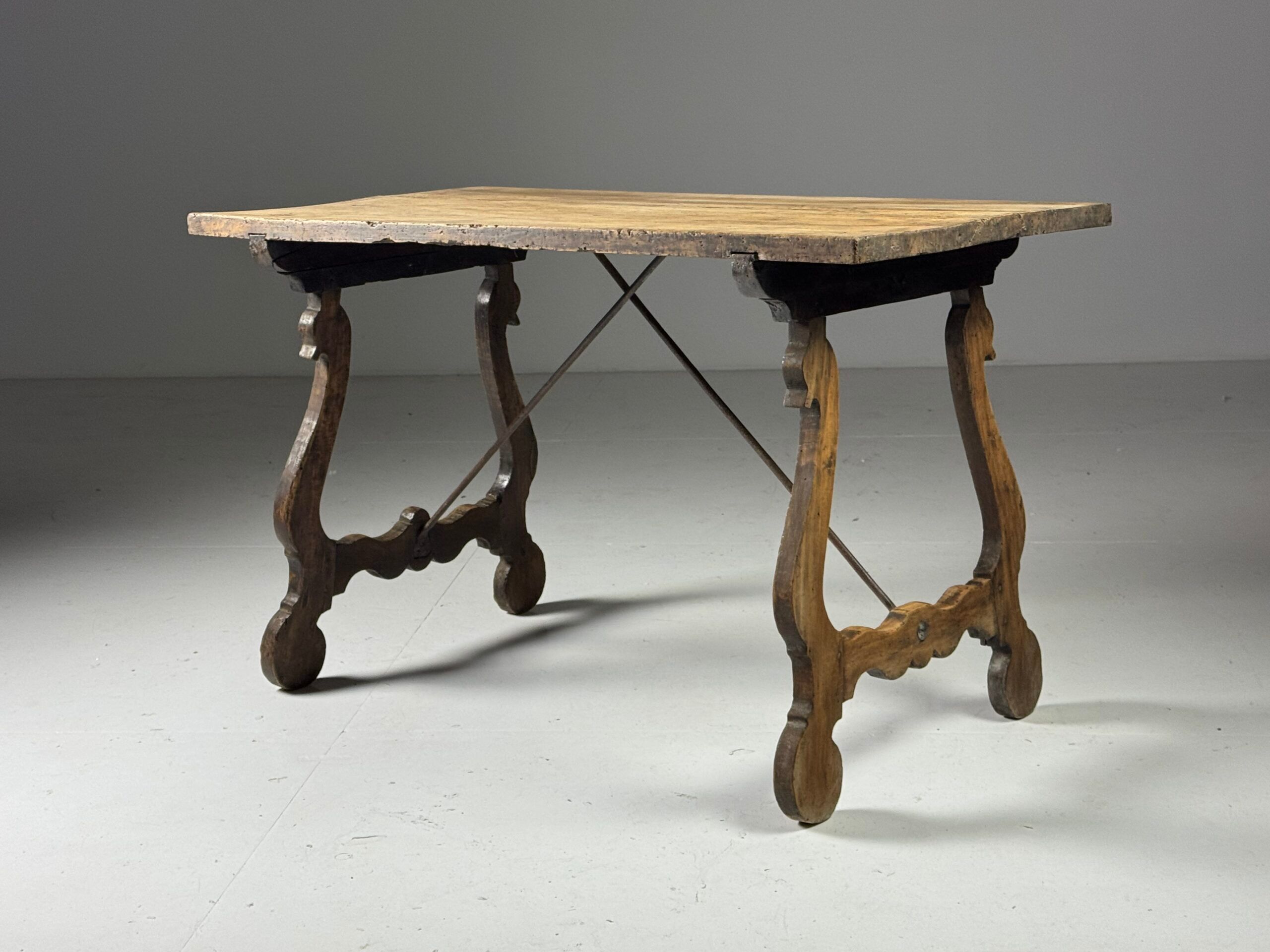 Table espagnole du 19ème siècle