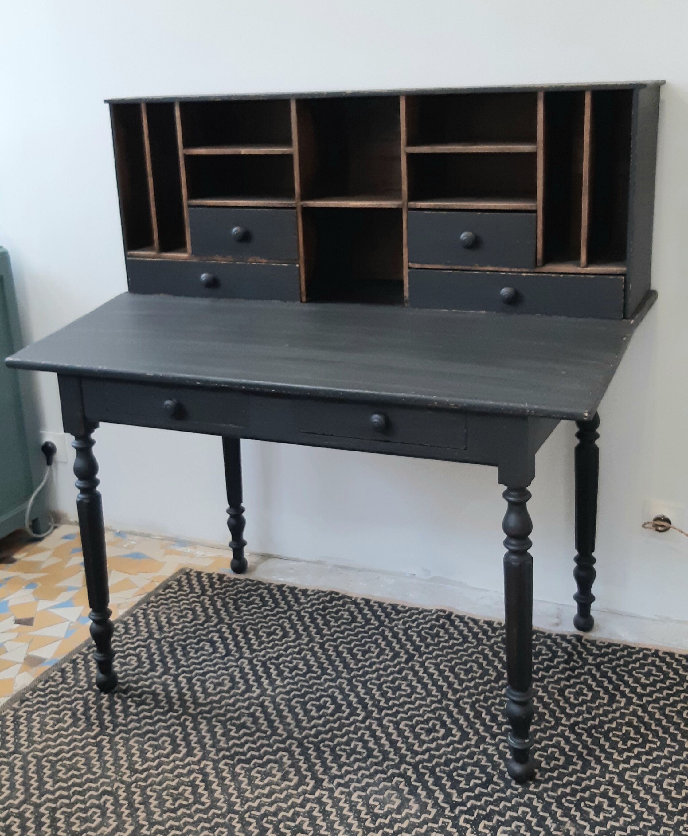Black & wood desk